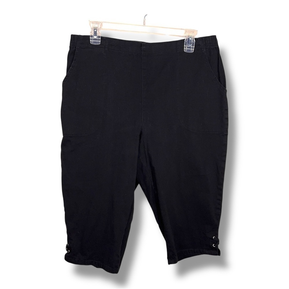 Petite 16 Croft And Barrow Black Capri Pants Elastic Waistband Lace Up Accent